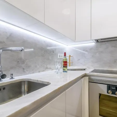 Modern Flat In Downtown By Lovelystay Lizbona