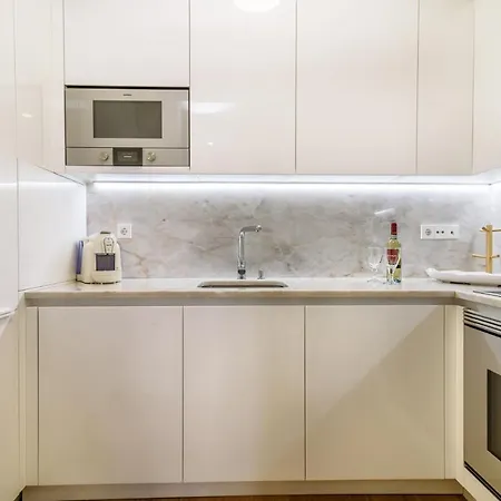 Modern Flat In Downtown By Lovelystay Διαμέρισμα *